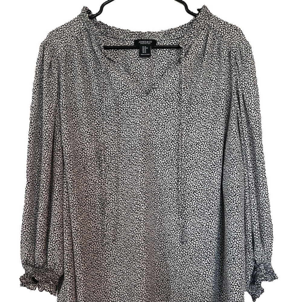 Jones & Co black and white blouse 3/4 Sleeve